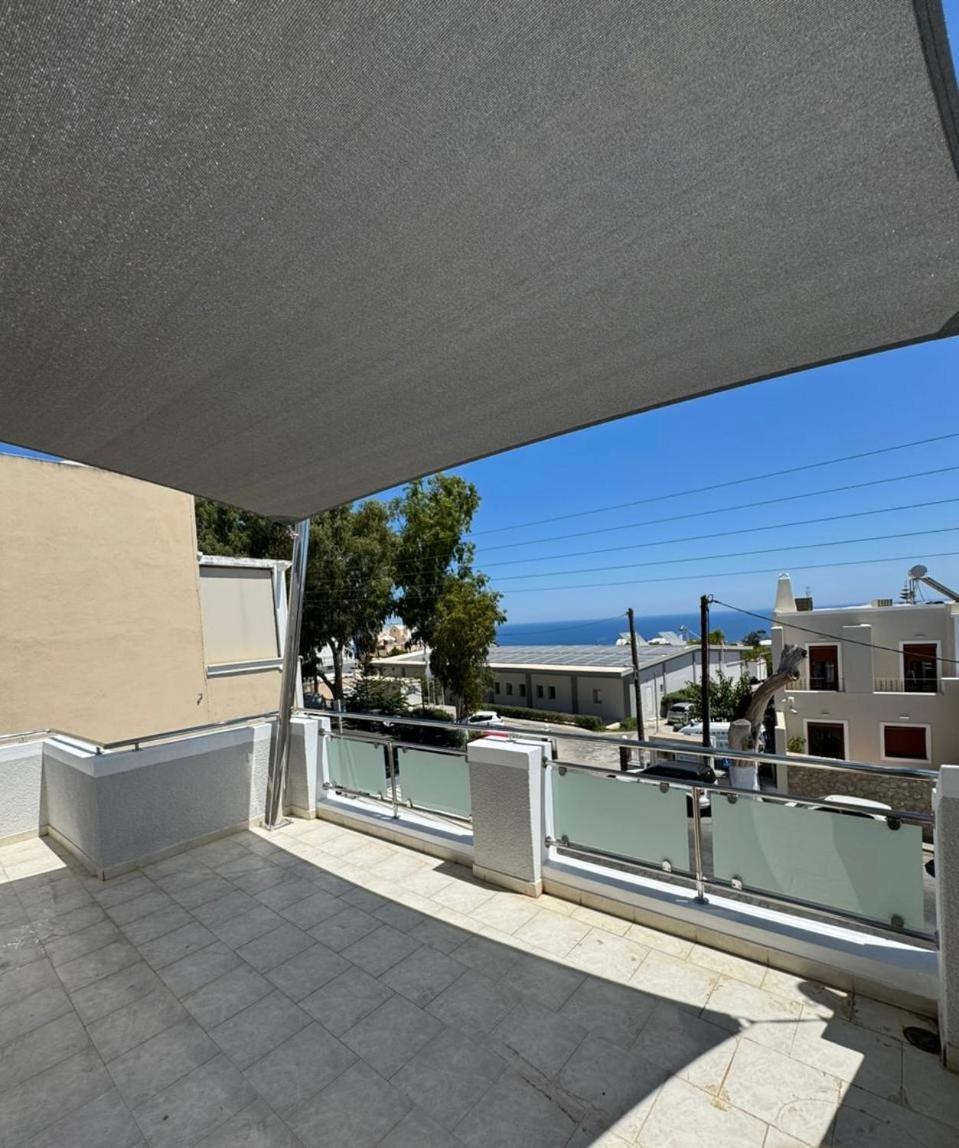 Gervi Fira (Santorini)