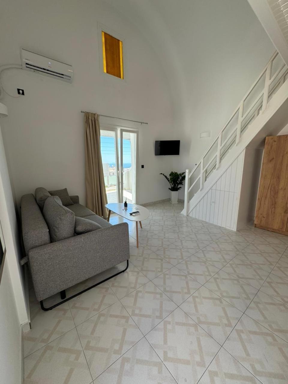 Daire Gervi Fira (Santorini)