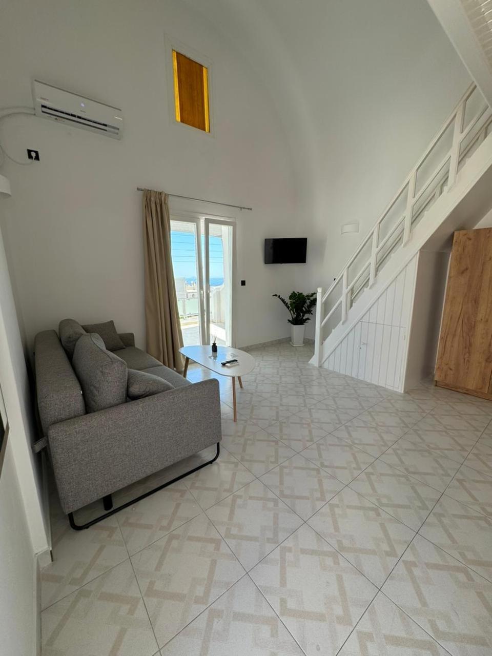 Gervi Fira (Santorini)